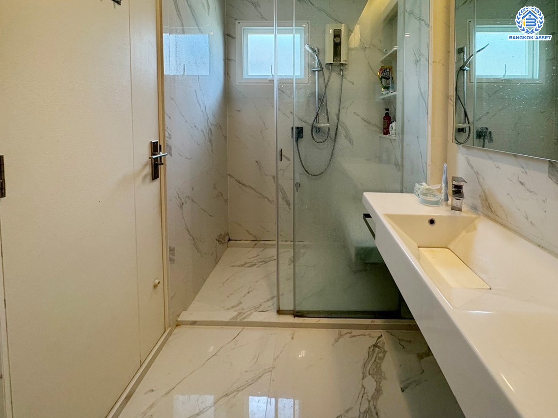 *****บ้านเดี่ยวมือสอง โครงการ สีวลี เพชรเกษม69 หลังริม บนเนื้อที่ 70.30 ตร.ว. พื้นที่ใช้สอย 158 ตร.ม. ฟังก์ชันจัดเต็ม 3 ห้องนอน 3 ห้องน้ำ จอดรถได้ 2 คัน แถมฟรี เครื่องปรับอากาศ, เครื่องทำน้ำอุ่น และเครื่องดูดควัน บนทำเลศักยภาพ เชื่อมต่อหลายเส้นทาง ใกล้เดอะมอลล์บางแค