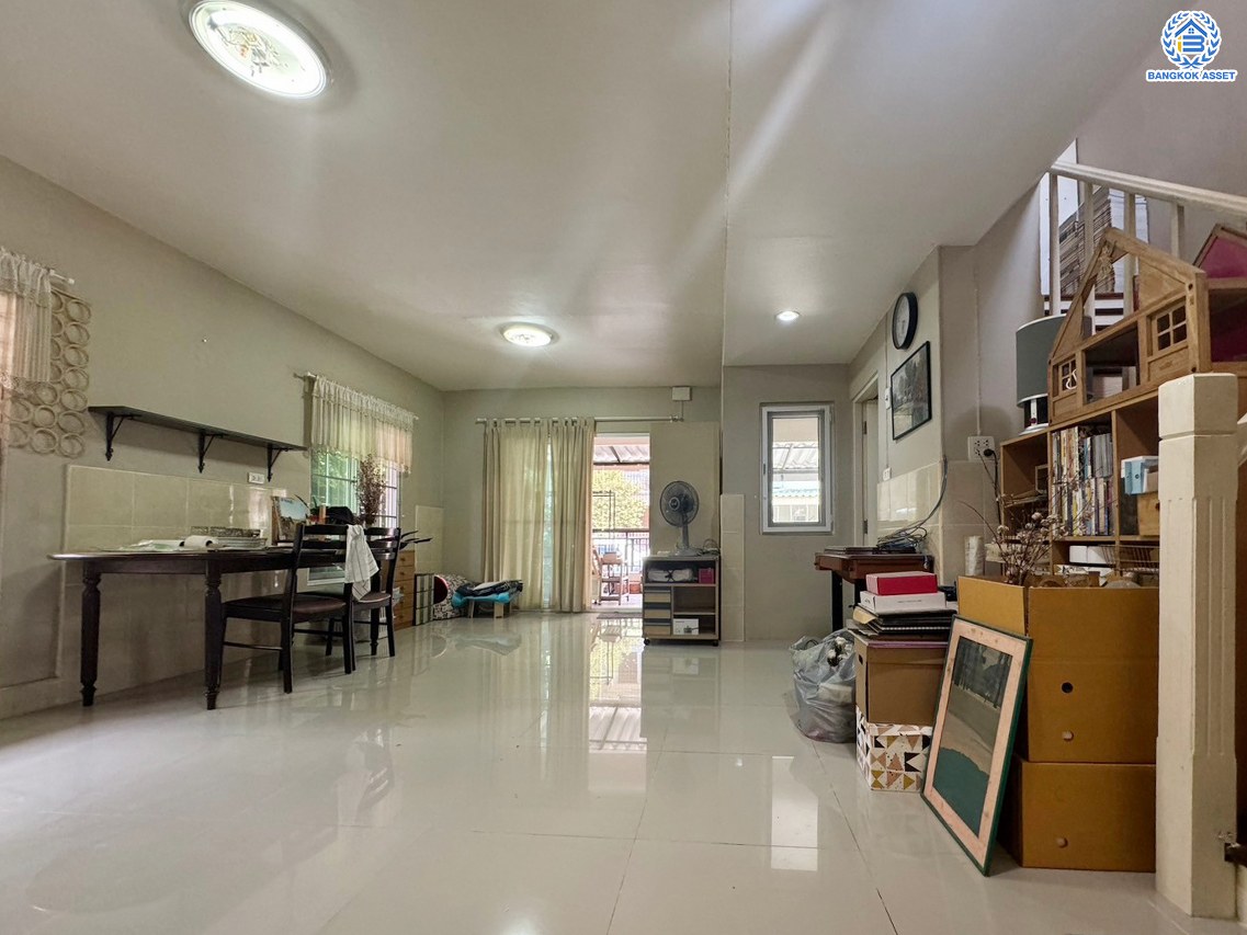 *****ทาวน์เฮ้าส์มือสองนนทบุรี โครงการ พฤกษา26 บางใหญ่ หลังริม เนื้อที่ 24 ตร.ว. พื้นที่ใช้สอย 114 ตร.ม. ฟังก์ชั่น 3 ห้องนอน 2 ห้องน้ำ แถมฟรี! เครื่องปรับอากาศ, เครื่องทำน้ำอุ่น บนทำเลแห่งการเดินทาง เชื่อมต่อถนนแก้วอินทร์, ถนนกาญจนาภิเษก และใกล้รถไฟฟ้าสายสีม่วง "สถานีตลาดบางใหญ่" จองเลย