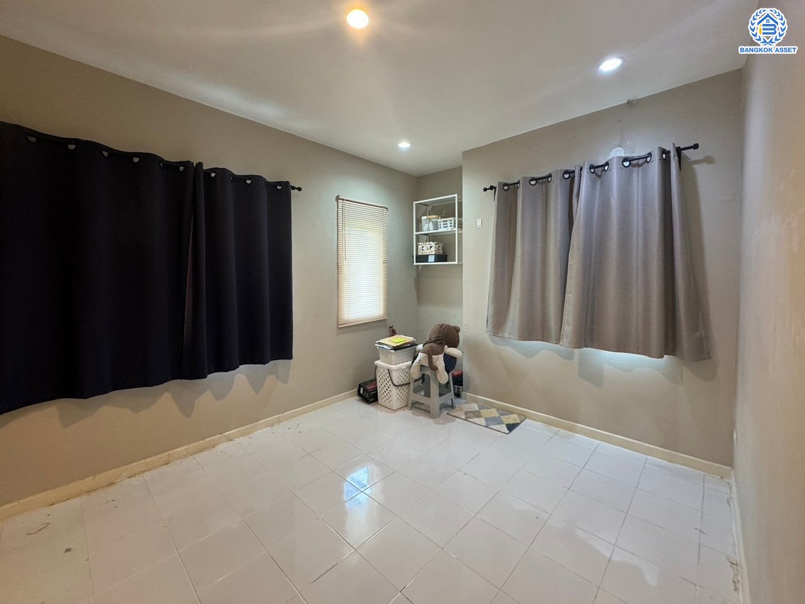 *****ทาวน์เฮ้าส์มือสองนนทบุรี โครงการ พฤกษา26 บางใหญ่ หลังริม เนื้อที่ 24 ตร.ว. พื้นที่ใช้สอย 114 ตร.ม. ฟังก์ชั่น 3 ห้องนอน 2 ห้องน้ำ แถมฟรี! เครื่องปรับอากาศ, เครื่องทำน้ำอุ่น บนทำเลแห่งการเดินทาง เชื่อมต่อถนนแก้วอินทร์, ถนนกาญจนาภิเษก และใกล้รถไฟฟ้าสายสีม่วง "สถานีตลาดบางใหญ่" จองเลย