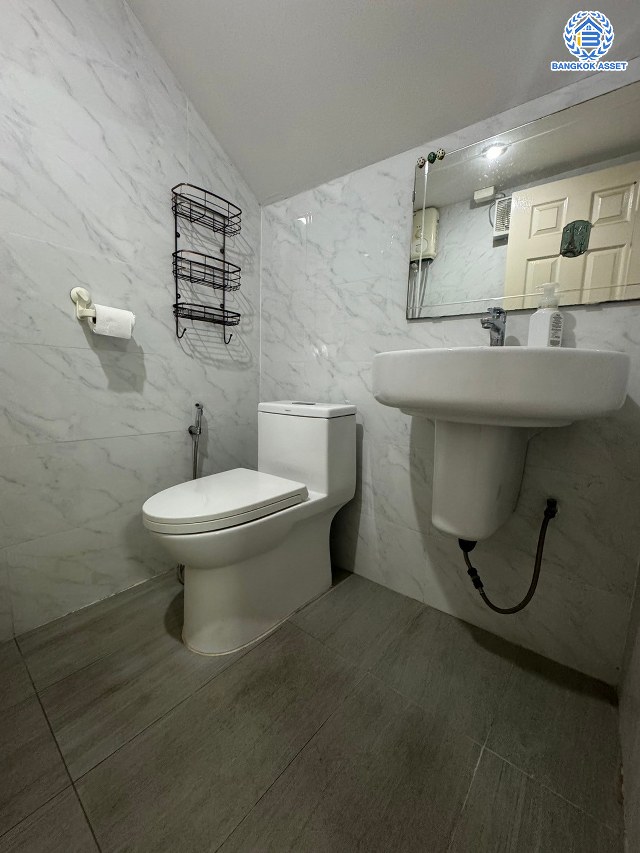 *****ทาวน์เฮ้าส์มือสองนนทบุรี โครงการ พฤกษา26 บางใหญ่ หลังริม เนื้อที่ 24 ตร.ว. พื้นที่ใช้สอย 114 ตร.ม. ฟังก์ชั่น 3 ห้องนอน 2 ห้องน้ำ แถมฟรี! เครื่องปรับอากาศ, เครื่องทำน้ำอุ่น บนทำเลแห่งการเดินทาง เชื่อมต่อถนนแก้วอินทร์, ถนนกาญจนาภิเษก และใกล้รถไฟฟ้าสายสีม่วง "สถานีตลาดบางใหญ่" จองเลย