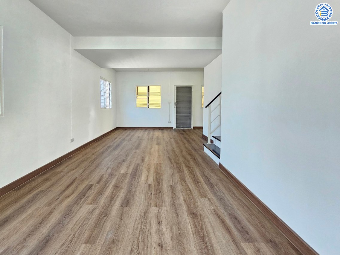 *****ทาวน์เฮ้าส์มือสองนนทบุรี โครงการ พฤกษา54 วงแหวนฯ-คลองถนน หลังมุม เนื้อที่มากถึง 28.70 ตร.ว. พื้นที่ใช้สอย 115 ตร.ม. ฟังก์ชัน 3 ห้องนอน 2 ห้องน้ำ 1 ที่จอดรถ แถมฟรี! เครื่องปรับอากาศ บนทำเลใกล้รถไฟฟ้าสายม่วง "สถานีคลองบางไผ่" เพียง 15 นาที เชื่อมต่อ ถนนกาญจนาภิเษก, ถนนรัตนาธิเบศร์ จองเลย!