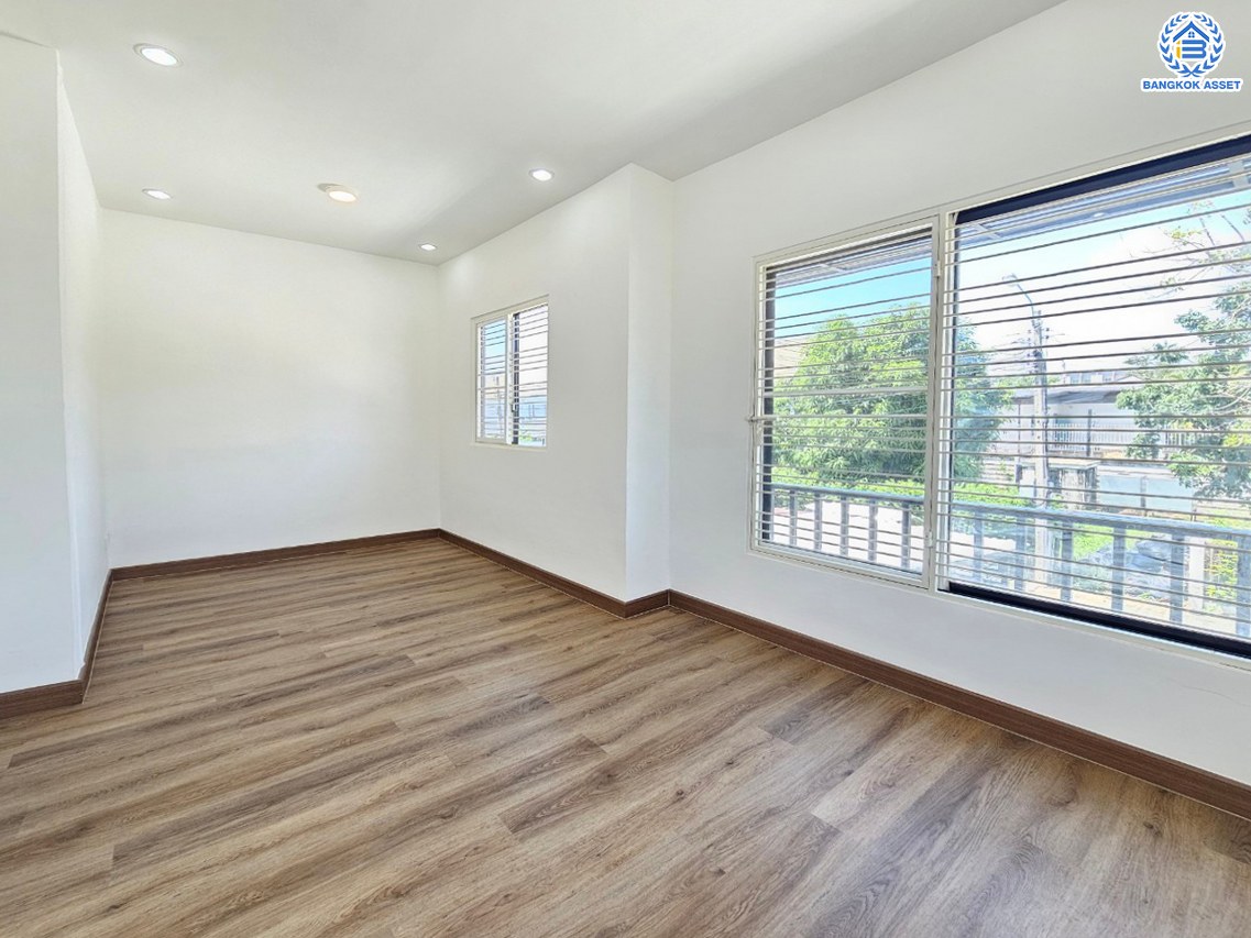 *****ทาวน์เฮ้าส์มือสองนนทบุรี โครงการ พฤกษา54 วงแหวนฯ-คลองถนน หลังมุม เนื้อที่มากถึง 28.70 ตร.ว. พื้นที่ใช้สอย 115 ตร.ม. ฟังก์ชัน 3 ห้องนอน 2 ห้องน้ำ 1 ที่จอดรถ แถมฟรี! เครื่องปรับอากาศ บนทำเลใกล้รถไฟฟ้าสายม่วง "สถานีคลองบางไผ่" เพียง 15 นาที เชื่อมต่อ ถนนกาญจนาภิเษก, ถนนรัตนาธิเบศร์ จองเลย!