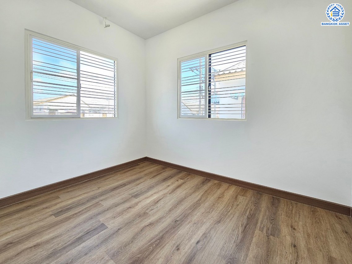 *****ทาวน์เฮ้าส์มือสองนนทบุรี โครงการ พฤกษา54 วงแหวนฯ-คลองถนน หลังมุม เนื้อที่มากถึง 28.70 ตร.ว. พื้นที่ใช้สอย 115 ตร.ม. ฟังก์ชัน 3 ห้องนอน 2 ห้องน้ำ 1 ที่จอดรถ แถมฟรี! เครื่องปรับอากาศ บนทำเลใกล้รถไฟฟ้าสายม่วง "สถานีคลองบางไผ่" เพียง 15 นาที เชื่อมต่อ ถนนกาญจนาภิเษก, ถนนรัตนาธิเบศร์ จองเลย!