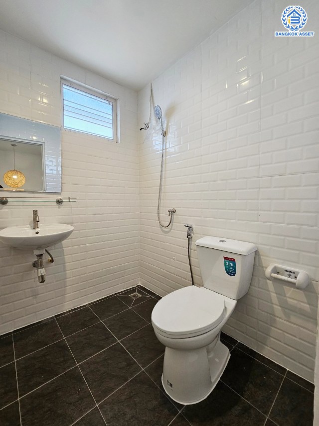 *****ทาวน์เฮ้าส์มือสองนนทบุรี โครงการ พฤกษา54 วงแหวนฯ-คลองถนน หลังมุม เนื้อที่มากถึง 28.70 ตร.ว. พื้นที่ใช้สอย 115 ตร.ม. ฟังก์ชัน 3 ห้องนอน 2 ห้องน้ำ 1 ที่จอดรถ แถมฟรี! เครื่องปรับอากาศ บนทำเลใกล้รถไฟฟ้าสายม่วง "สถานีคลองบางไผ่" เพียง 15 นาที เชื่อมต่อ ถนนกาญจนาภิเษก, ถนนรัตนาธิเบศร์ จองเลย!