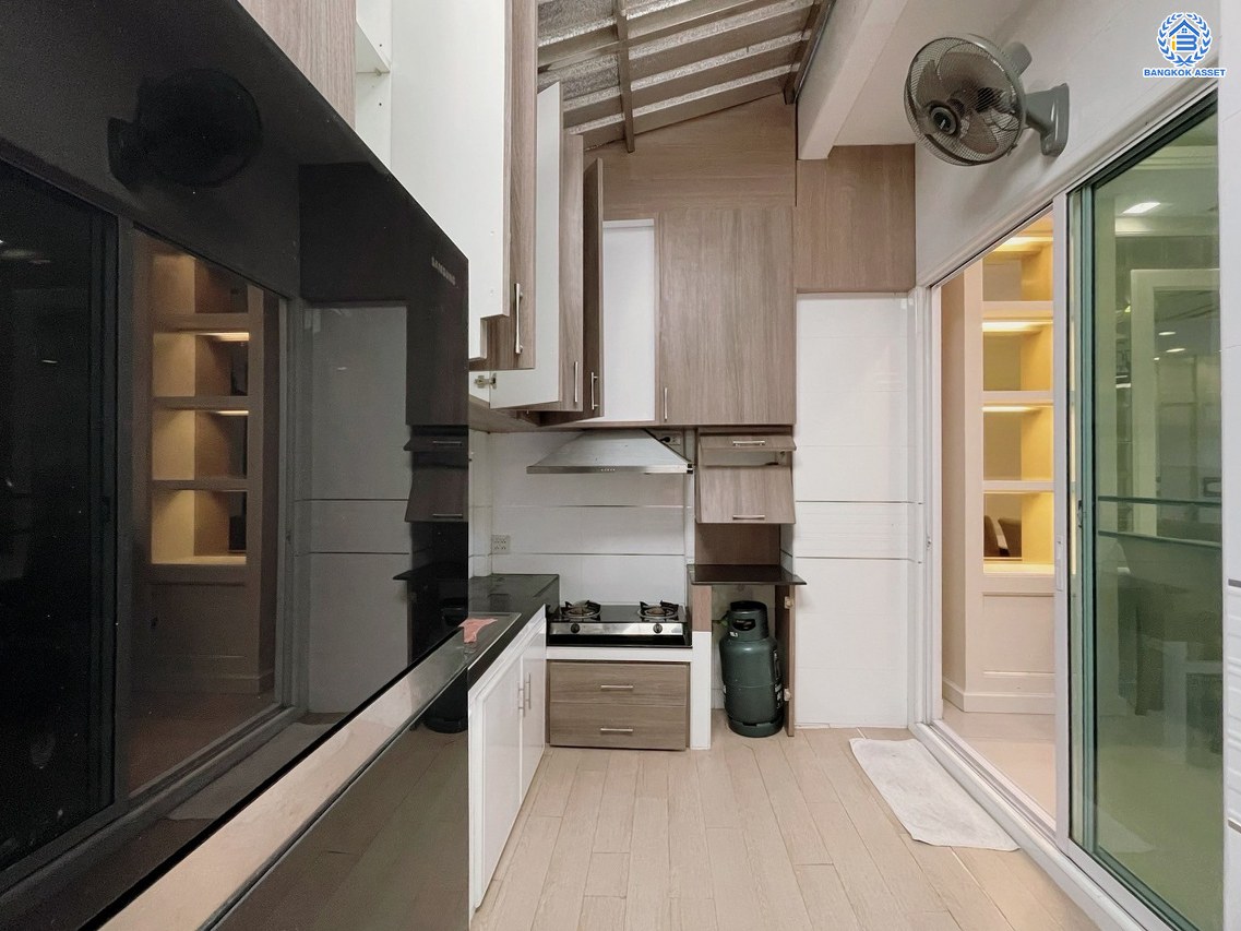 *****ทาวน์โฮมมือสองย่านกรุงเทพฯ โครงการ บ้านกลางเมือง สาทร-ตากสิน เนื้อที่กว้าง 20.00 ตร.ว. พื้นที่ใช้สอย 167 ตร.ม. ฟังก์ชัน 3 ห้องนอน 3 ห้องน้ำ ที่จอดรถ 1 คัน แถมฟรี! เครื่องปรับอากาศ 4 เครื่อง, เครื่องทำน้ำ 2 เครื่อง บนทำเลแห่งการเดินทาง ใกล้รถไฟฟ้าสายสีเขียวเข้ม "สถานีวุฒากาศ" เชื่อมต่อถนนกัลปพฤกษ์ และถนนราชพฤกษ์