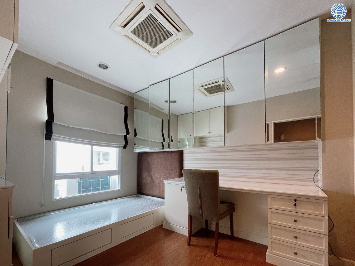 *****ทาวน์โฮมมือสองย่านกรุงเทพฯ โครงการ บ้านกลางเมือง สาทร-ตากสิน เนื้อที่กว้าง 20.00 ตร.ว. พื้นที่ใช้สอย 167 ตร.ม. ฟังก์ชัน 3 ห้องนอน 3 ห้องน้ำ ที่จอดรถ 1 คัน แถมฟรี! เครื่องปรับอากาศ 4 เครื่อง, เครื่องทำน้ำ 2 เครื่อง บนทำเลแห่งการเดินทาง ใกล้รถไฟฟ้าสายสีเขียวเข้ม "สถานีวุฒากาศ" เชื่อมต่อถนนกัลปพฤกษ์ และถนนราชพฤกษ์