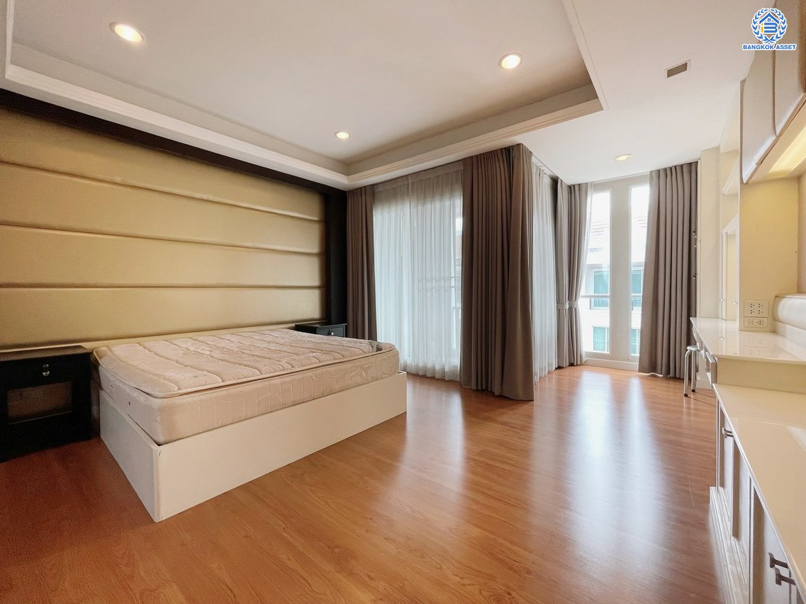 *****ทาวน์โฮมมือสองย่านกรุงเทพฯ โครงการ บ้านกลางเมือง สาทร-ตากสิน เนื้อที่กว้าง 20.00 ตร.ว. พื้นที่ใช้สอย 167 ตร.ม. ฟังก์ชัน 3 ห้องนอน 3 ห้องน้ำ ที่จอดรถ 1 คัน แถมฟรี! เครื่องปรับอากาศ 4 เครื่อง, เครื่องทำน้ำ 2 เครื่อง บนทำเลแห่งการเดินทาง ใกล้รถไฟฟ้าสายสีเขียวเข้ม "สถานีวุฒากาศ" เชื่อมต่อถนนกัลปพฤกษ์ และถนนราชพฤกษ์