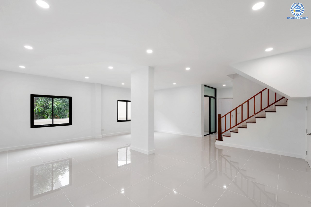 บ้านมือสองตกแต่งใหม่ โครงการ มณธานี บางแค เนื้อที่ 63.90 ตร.ว. พื้นที่ใช้สอย 248.39 ตร.ม. ฟังก์ชัน 3 ห้องนอน 3 ห้องน้ำ 2 ที่จอดรถ บนทำเลศักยภาพ เข้า-ออกได้ทั้ง ถนนเพชรเกษม ถนนกัลปพฤกษ์ ใกล้ห้างสรรพสินค้าเดอะมอลล์ บางแค รถไฟฟ้าสายสีน้ำเงิน "สถานีหลักสอง" และจุดขึ้นทางด่วน "กาญจนาภิเษก"...