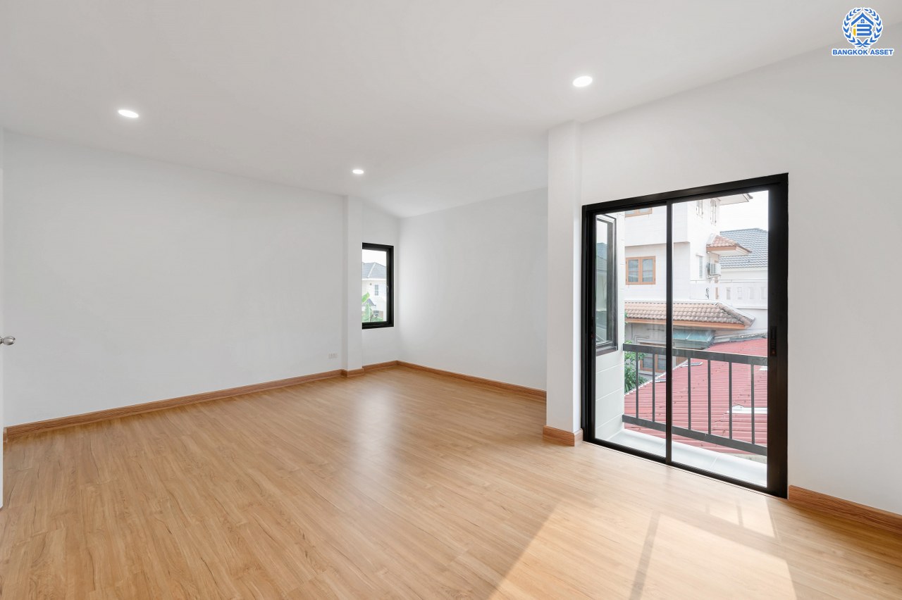 บ้านมือสองตกแต่งใหม่ โครงการ มณธานี บางแค เนื้อที่ 63.90 ตร.ว. พื้นที่ใช้สอย 248.39 ตร.ม. ฟังก์ชัน 3 ห้องนอน 3 ห้องน้ำ 2 ที่จอดรถ บนทำเลศักยภาพ เข้า-ออกได้ทั้ง ถนนเพชรเกษม ถนนกัลปพฤกษ์ ใกล้ห้างสรรพสินค้าเดอะมอลล์ บางแค รถไฟฟ้าสายสีน้ำเงิน "สถานีหลักสอง" และจุดขึ้นทางด่วน "กาญจนาภิเษก"...