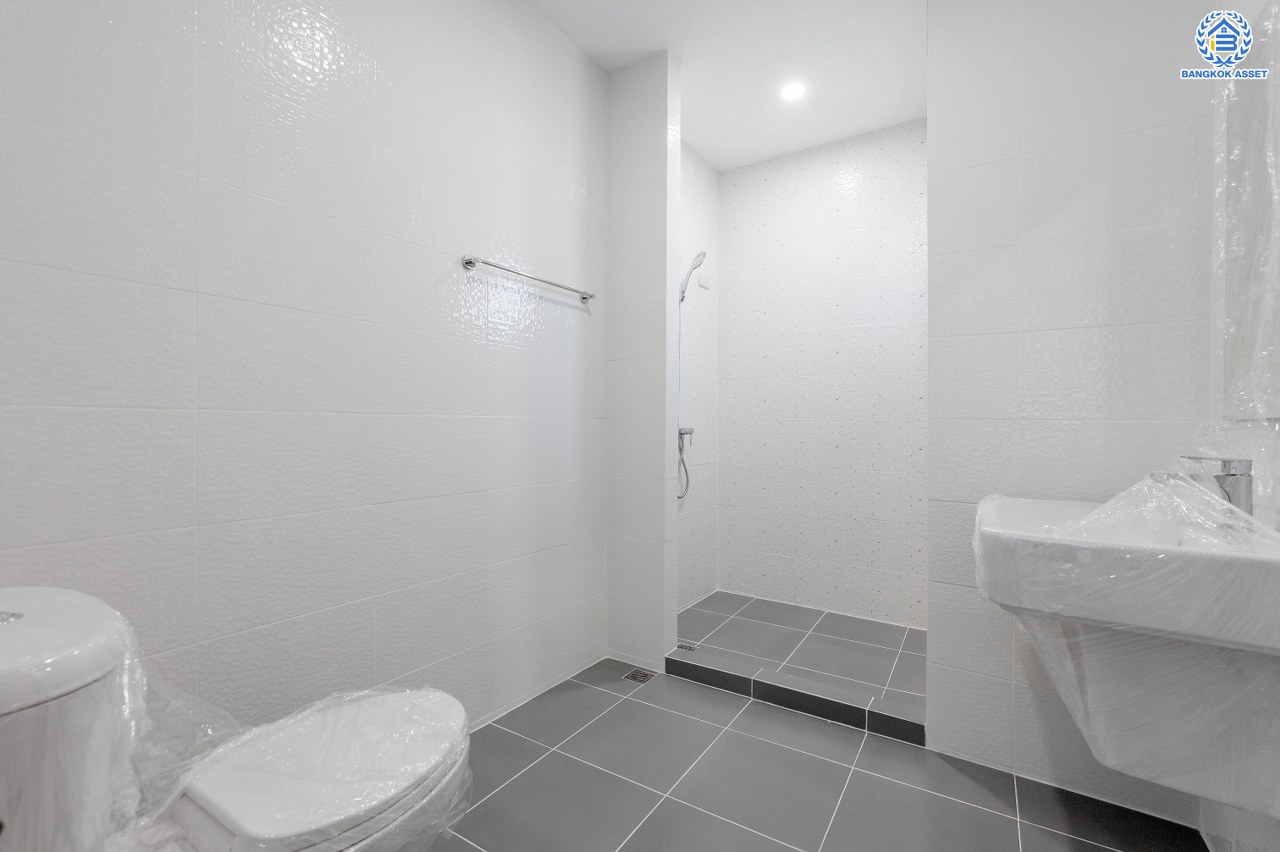 บ้านมือสองตกแต่งใหม่ โครงการ มณธานี บางแค เนื้อที่ 63.90 ตร.ว. พื้นที่ใช้สอย 248.39 ตร.ม. ฟังก์ชัน 3 ห้องนอน 3 ห้องน้ำ 2 ที่จอดรถ บนทำเลศักยภาพ เข้า-ออกได้ทั้ง ถนนเพชรเกษม ถนนกัลปพฤกษ์ ใกล้ห้างสรรพสินค้าเดอะมอลล์ บางแค รถไฟฟ้าสายสีน้ำเงิน "สถานีหลักสอง" และจุดขึ้นทางด่วน "กาญจนาภิเษก"...