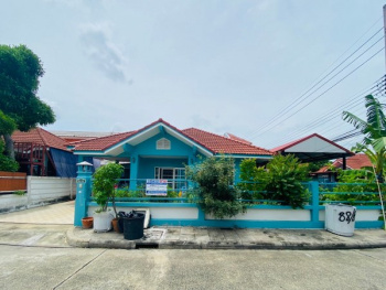 *****บ้านเดี่ยวมือสองปทุมธานี โครงการ ภัทรินทร์ คูบางหลวง-ปทุมธานี เนื้อที่ 59.80 ตร.ว. พื้นที่ใช้สอย 75 ตร.ม. ฟังก์ชันครบครัน 2 ห้องนอน 2 ห้องน้ำ 3 ที่จอดรถ แถมฟรี! เครื่องปรับอากาศ 2 เครื่อง บนทำเชื่อมต่อ ถนนราชพฤกษ์, ถนนปทุมธานี-บางเลน และ ใกล้โรบินสัน ไลฟ์สไตล์ ราชพฤกษ์ จองเลย!