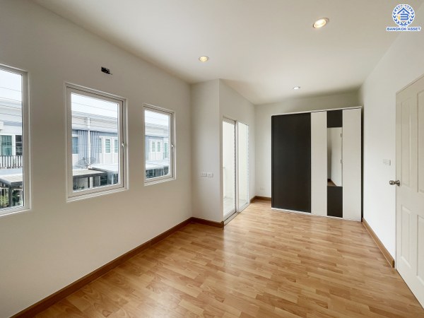 *****ทาวน์เฮ้าส์มือสองย่านนนทบุรี โครงการ ชวนชื่นทาวน์ กาญจนาฯ-บางใหญ่ เนื้อที่กว้างขวางถึง 18.50 ตร.ว. ฟังก์ชันจัดเต็มถึง 3 ห้องนอน 2 ห้องน้ำ บ้านสภาพดี พร้อมอยู่ บนทำเลยอดเยี่ยมเชื่อมต่อ ถนนกาญจนาภิเษก, ถนนรัตนาธิเบศร์ ใกล้รถไฟฟ้าสายสีม่วง "สถานีคลองบางไผ่" ใกล้จุดขึ้นทางด่วน "ศรีรัช" และ ใกล้เซ็นทรัลเวสต์เกต