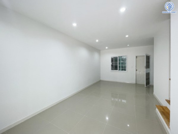 *****ทาวน์เฮ้าส์มือสองย่านนนทบุรี โครงการ ชวนชื่นทาวน์ กาญจนาฯ-บางใหญ่ เนื้อที่กว้างขวางถึง 18.50 ตร.ว. ฟังก์ชันจัดเต็มถึง 3 ห้องนอน 2 ห้องน้ำ บ้านสภาพดี พร้อมอยู่ บนทำเลยอดเยี่ยมเชื่อมต่อ ถนนกาญจนาภิเษก, ถนนรัตนาธิเบศร์ ใกล้รถไฟฟ้าสายสีม่วง "สถานีคลองบางไผ่" ใกล้จุดขึ้นทางด่วน "ศรีรัช" และ ใกล้เซ็นทรัลเวสต์เกต