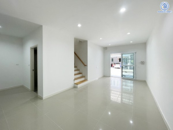 *****ทาวน์เฮ้าส์มือสองย่านนนทบุรี โครงการ ชวนชื่นทาวน์ กาญจนาฯ-บางใหญ่ เนื้อที่กว้างขวางถึง 18.50 ตร.ว. ฟังก์ชันจัดเต็มถึง 3 ห้องนอน 2 ห้องน้ำ บ้านสภาพดี พร้อมอยู่ บนทำเลยอดเยี่ยมเชื่อมต่อ ถนนกาญจนาภิเษก, ถนนรัตนาธิเบศร์ ใกล้รถไฟฟ้าสายสีม่วง "สถานีคลองบางไผ่" ใกล้จุดขึ้นทางด่วน "ศรีรัช" และ ใกล้เซ็นทรัลเวสต์เกต