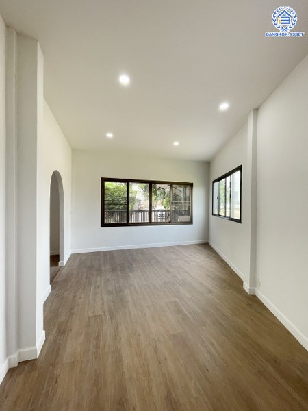 *****ทาวน์เฮ้าส์มือสองนนทบุรี โครงการ กฤษดานคร10 รัตนาธิเบศร์ หลังริม เนื้อที่ดิน 29.00 ตร.ว. ฟังก์ชัน 3 ห้องนอน 3 ห้องน้ำ บนทำเลติด ถนนรัตนาธิเบศร์ ใกล้รถไฟฟ้าสายสีม่วง "สถานีสามแยกบางใหญ่" ใกล้จุดขึ้นทางด่วน "ศรีรัช" และใกล้เซ็นทรัลเวสต์เกต จองเลย!