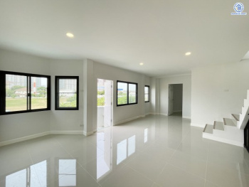 *****ทาวน์เฮ้าส์มือสองนนทบุรี โครงการ กฤษดานคร10 รัตนาธิเบศร์ หลังริม เนื้อที่ดิน 29.00 ตร.ว. ฟังก์ชัน 3 ห้องนอน 3 ห้องน้ำ บนทำเลติด ถนนรัตนาธิเบศร์ ใกล้รถไฟฟ้าสายสีม่วง "สถานีสามแยกบางใหญ่" ใกล้จุดขึ้นทางด่วน "ศรีรัช" และใกล้เซ็นทรัลเวสต์เกต จองเลย!