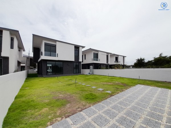 *****บ้านเดี่ยวมือสองย่านนนทบุรี โครงการ เอสเกต พรีเมี่ยม ราชพฤกษ์-346 เนื้อที่กว้างถึง 102.10 ตร.ว. พื้นที่ใช้สอย 278 ตร.ม. ฟังก์ชัน 3 ห้องนอน 4 ห้องน้ำ 3 ที่จอดรถ บนทำเลเยี่ยมเชื่อมต่อ ถนนราชพฤกษ์, ถนนสะพานนนทบุรี-บางบัวทอง, ถนนชัยพฤกษ์ และ ใกล้เดอะคริสตัล พีทีที ชัยพฤกษ์