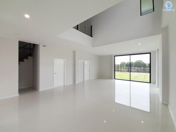 *****บ้านเดี่ยวมือสองย่านนนทบุรี โครงการ เอสเกต พรีเมี่ยม ราชพฤกษ์-346 เนื้อที่กว้างถึง 102.10 ตร.ว. พื้นที่ใช้สอย 278 ตร.ม. ฟังก์ชัน 3 ห้องนอน 4 ห้องน้ำ 3 ที่จอดรถ บนทำเลเยี่ยมเชื่อมต่อ ถนนราชพฤกษ์, ถนนสะพานนนทบุรี-บางบัวทอง, ถนนชัยพฤกษ์ และ ใกล้เดอะคริสตัล พีทีที ชัยพฤกษ์