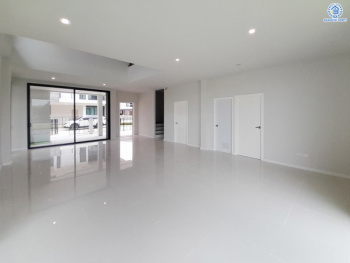 *****บ้านเดี่ยวมือสองย่านนนทบุรี โครงการ เอสเกต พรีเมี่ยม ราชพฤกษ์-346 เนื้อที่กว้างถึง 102.10 ตร.ว. พื้นที่ใช้สอย 278 ตร.ม. ฟังก์ชัน 3 ห้องนอน 4 ห้องน้ำ 3 ที่จอดรถ บนทำเลเยี่ยมเชื่อมต่อ ถนนราชพฤกษ์, ถนนสะพานนนทบุรี-บางบัวทอง, ถนนชัยพฤกษ์ และ ใกล้เดอะคริสตัล พีทีที ชัยพฤกษ์