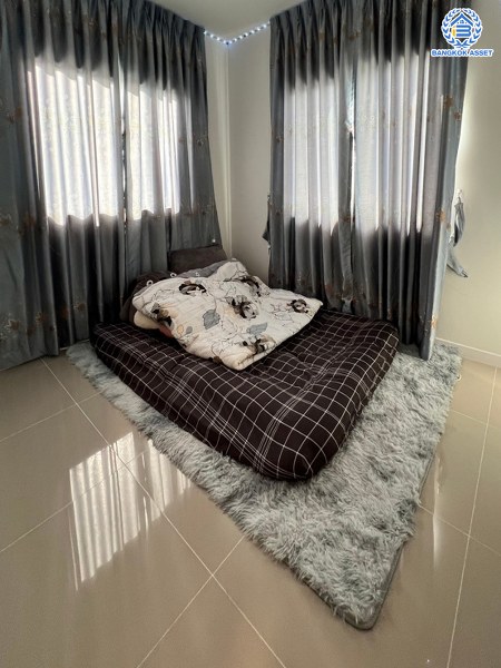 *****ทาวน์เฮ้าส์มือสองนนทบุรี โครงการ พฤกษา120 กาญจนา-กันตนา หลังมุม เนื้อที่ 33.60 ตร.ว. ฟังก์ชัน 3 ห้องนอน 2 ห้องน้ำ 1 ที่จอดรถ แถมฟรึ! เครื่องปรับอากาศ, เครื่องทำน้ำอุ่น พร้อมเข้าอยู่ บนทำเลดี เชื่อมต่อถนนบางใหญ่-บางคูลัด ถนนกาญจนาภิเษก ถนนพิชัยเขต ใกล้รถไฟฟ้าสายสีม่วง "สถานีตลาดบางใหญ่" และจุดขึ้นทางด่วน "ศรีรัช"