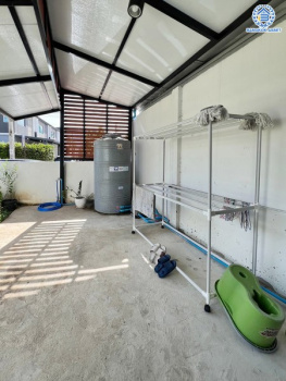 *****ทาวน์เฮ้าส์มือสองนนทบุรี โครงการ พฤกษา120 กาญจนา-กันตนา หลังมุม เนื้อที่ 33.60 ตร.ว. ฟังก์ชัน 3 ห้องนอน 2 ห้องน้ำ 1 ที่จอดรถ แถมฟรึ! เครื่องปรับอากาศ, เครื่องทำน้ำอุ่น พร้อมเข้าอยู่ บนทำเลดี เชื่อมต่อถนนบางใหญ่-บางคูลัด ถนนกาญจนาภิเษก ถนนพิชัยเขต ใกล้รถไฟฟ้าสายสีม่วง "สถานีตลาดบางใหญ่" และจุดขึ้นทางด่วน "ศรีรัช"