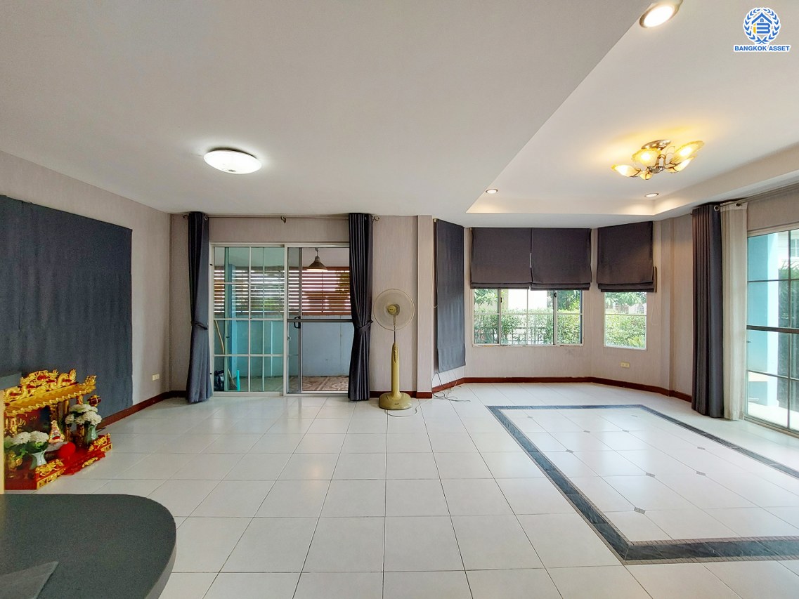 *****บ้านเดี่ยวมือสองจาก L&H โครงการ มัณฑนา เพชรเกษม81 บนเนื้อที่ 61.40 ตร.ว. พื้นที่ใช้สอย 173 ตร.ม. พร้อมฟังก์ชัน 4 ห้องนอน 3 ห้องน้ำ จอดรถได้ 1 คัน บนทำเลเชื่อมต่อสู่ ถนนเพชรเกษม, ถนนพุทธมณฑลสาย4 ใกล้เดอะมอลล์ บางแค และม.มหิดล