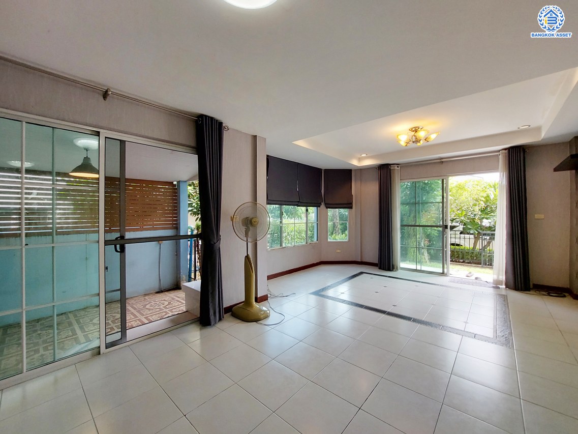 *****บ้านเดี่ยวมือสองจาก L&H โครงการ มัณฑนา เพชรเกษม81 บนเนื้อที่ 61.40 ตร.ว. พื้นที่ใช้สอย 173 ตร.ม. พร้อมฟังก์ชัน 4 ห้องนอน 3 ห้องน้ำ จอดรถได้ 1 คัน บนทำเลเชื่อมต่อสู่ ถนนเพชรเกษม, ถนนพุทธมณฑลสาย4 ใกล้เดอะมอลล์ บางแค และม.มหิดล