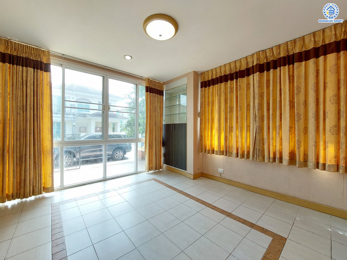 *****บ้านเดี่ยวมือสองจาก L&H โครงการ มัณฑนา เพชรเกษม81 บนเนื้อที่ 61.40 ตร.ว. พื้นที่ใช้สอย 173 ตร.ม. พร้อมฟังก์ชัน 4 ห้องนอน 3 ห้องน้ำ จอดรถได้ 1 คัน บนทำเลเชื่อมต่อสู่ ถนนเพชรเกษม, ถนนพุทธมณฑลสาย4 ใกล้เดอะมอลล์ บางแค และม.มหิดล