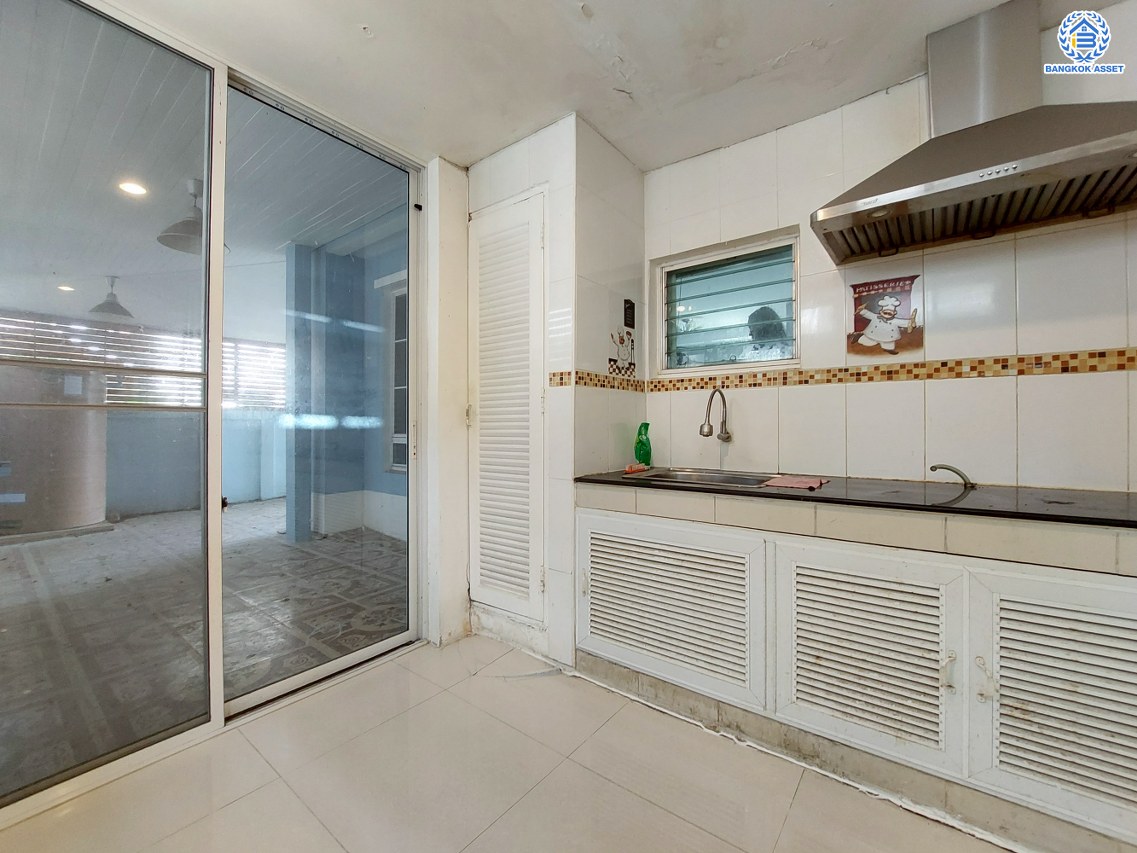 *****บ้านเดี่ยวมือสองจาก L&H โครงการ มัณฑนา เพชรเกษม81 บนเนื้อที่ 61.40 ตร.ว. พื้นที่ใช้สอย 173 ตร.ม. พร้อมฟังก์ชัน 4 ห้องนอน 3 ห้องน้ำ จอดรถได้ 1 คัน บนทำเลเชื่อมต่อสู่ ถนนเพชรเกษม, ถนนพุทธมณฑลสาย4 ใกล้เดอะมอลล์ บางแค และม.มหิดล