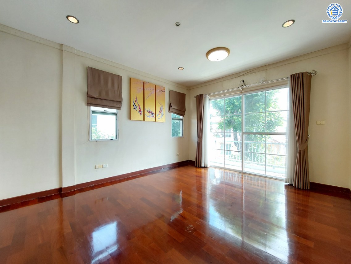 *****บ้านเดี่ยวมือสองจาก L&H โครงการ มัณฑนา เพชรเกษม81 บนเนื้อที่ 61.40 ตร.ว. พื้นที่ใช้สอย 173 ตร.ม. พร้อมฟังก์ชัน 4 ห้องนอน 3 ห้องน้ำ จอดรถได้ 1 คัน บนทำเลเชื่อมต่อสู่ ถนนเพชรเกษม, ถนนพุทธมณฑลสาย4 ใกล้เดอะมอลล์ บางแค และม.มหิดล