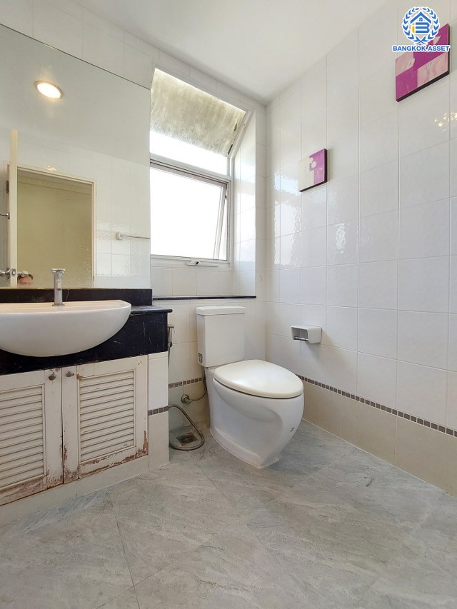 *****บ้านเดี่ยวมือสองจาก L&H โครงการ มัณฑนา เพชรเกษม81 บนเนื้อที่ 61.40 ตร.ว. พื้นที่ใช้สอย 173 ตร.ม. พร้อมฟังก์ชัน 4 ห้องนอน 3 ห้องน้ำ จอดรถได้ 1 คัน บนทำเลเชื่อมต่อสู่ ถนนเพชรเกษม, ถนนพุทธมณฑลสาย4 ใกล้เดอะมอลล์ บางแค และม.มหิดล