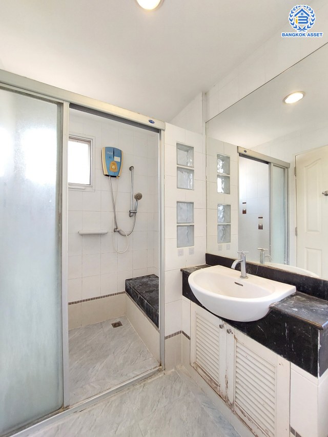 *****บ้านเดี่ยวมือสองจาก L&H โครงการ มัณฑนา เพชรเกษม81 บนเนื้อที่ 61.40 ตร.ว. พื้นที่ใช้สอย 173 ตร.ม. พร้อมฟังก์ชัน 4 ห้องนอน 3 ห้องน้ำ จอดรถได้ 1 คัน บนทำเลเชื่อมต่อสู่ ถนนเพชรเกษม, ถนนพุทธมณฑลสาย4 ใกล้เดอะมอลล์ บางแค และม.มหิดล