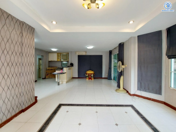 *****บ้านเดี่ยวมือสองจาก L&H โครงการ มัณฑนา เพชรเกษม81 บนเนื้อที่ 61.40 ตร.ว. พื้นที่ใช้สอย 173 ตร.ม. พร้อมฟังก์ชัน 4 ห้องนอน 3 ห้องน้ำ จอดรถได้ 1 คัน บนทำเลเชื่อมต่อสู่ ถนนเพชรเกษม, ถนนพุทธมณฑลสาย4 ใกล้เดอะมอลล์ บางแค และม.มหิดล