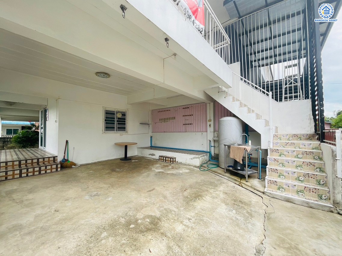 *****ทาวน์โฮมมือสองนนทบุรี โครงการ บ้านเพลินสิริ นครชัยศรี หลังริม เนื้อที่กว้างถึง 26.00 ตร.ว. พื้นที่ใช้สอย 200 ตร.ม. ฟังก์ชัน 3 ห้องนอน 3 ห้องน้ำ 1 ที่จอดรถ แถมฟรี! เครื่องปรับอากาศ, เครื่องทำน้ำอุ่น บนทำเลเดินทางสะดวก เชื่อมต่อ ถนนเพชรเกษม, ถนนบรมราชชนนี, ถนนแสงชูโต และจุดขึ้นทางด่วน "ทางหลวงพิเศษหมายเลข 81 (บางใหญ่-กาญจนบุรี)"