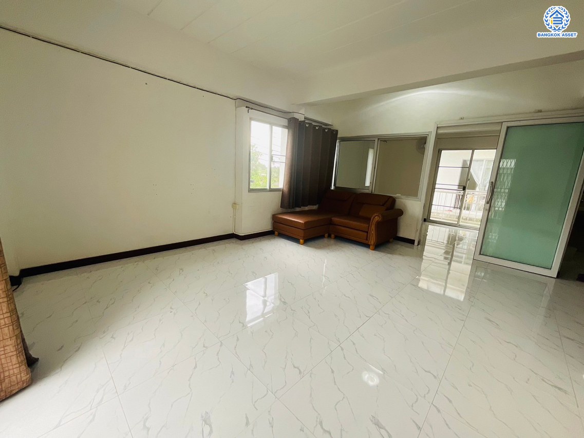 *****ทาวน์โฮมมือสองนนทบุรี โครงการ บ้านเพลินสิริ นครชัยศรี หลังริม เนื้อที่กว้างถึง 26.00 ตร.ว. พื้นที่ใช้สอย 200 ตร.ม. ฟังก์ชัน 3 ห้องนอน 3 ห้องน้ำ 1 ที่จอดรถ แถมฟรี! เครื่องปรับอากาศ, เครื่องทำน้ำอุ่น บนทำเลเดินทางสะดวก เชื่อมต่อ ถนนเพชรเกษม, ถนนบรมราชชนนี, ถนนแสงชูโต และจุดขึ้นทางด่วน "ทางหลวงพิเศษหมายเลข 81 (บางใหญ่-กาญจนบุรี)"