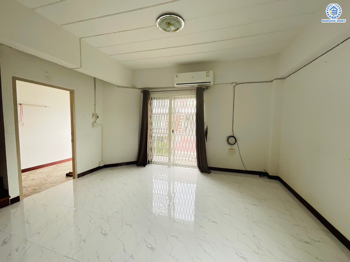 *****ทาวน์โฮมมือสองนนทบุรี โครงการ บ้านเพลินสิริ นครชัยศรี หลังริม เนื้อที่กว้างถึง 26.00 ตร.ว. พื้นที่ใช้สอย 200 ตร.ม. ฟังก์ชัน 3 ห้องนอน 3 ห้องน้ำ 1 ที่จอดรถ แถมฟรี! เครื่องปรับอากาศ, เครื่องทำน้ำอุ่น บนทำเลเดินทางสะดวก เชื่อมต่อ ถนนเพชรเกษม, ถนนบรมราชชนนี, ถนนแสงชูโต และจุดขึ้นทางด่วน "ทางหลวงพิเศษหมายเลข 81 (บางใหญ่-กาญจนบุรี)"