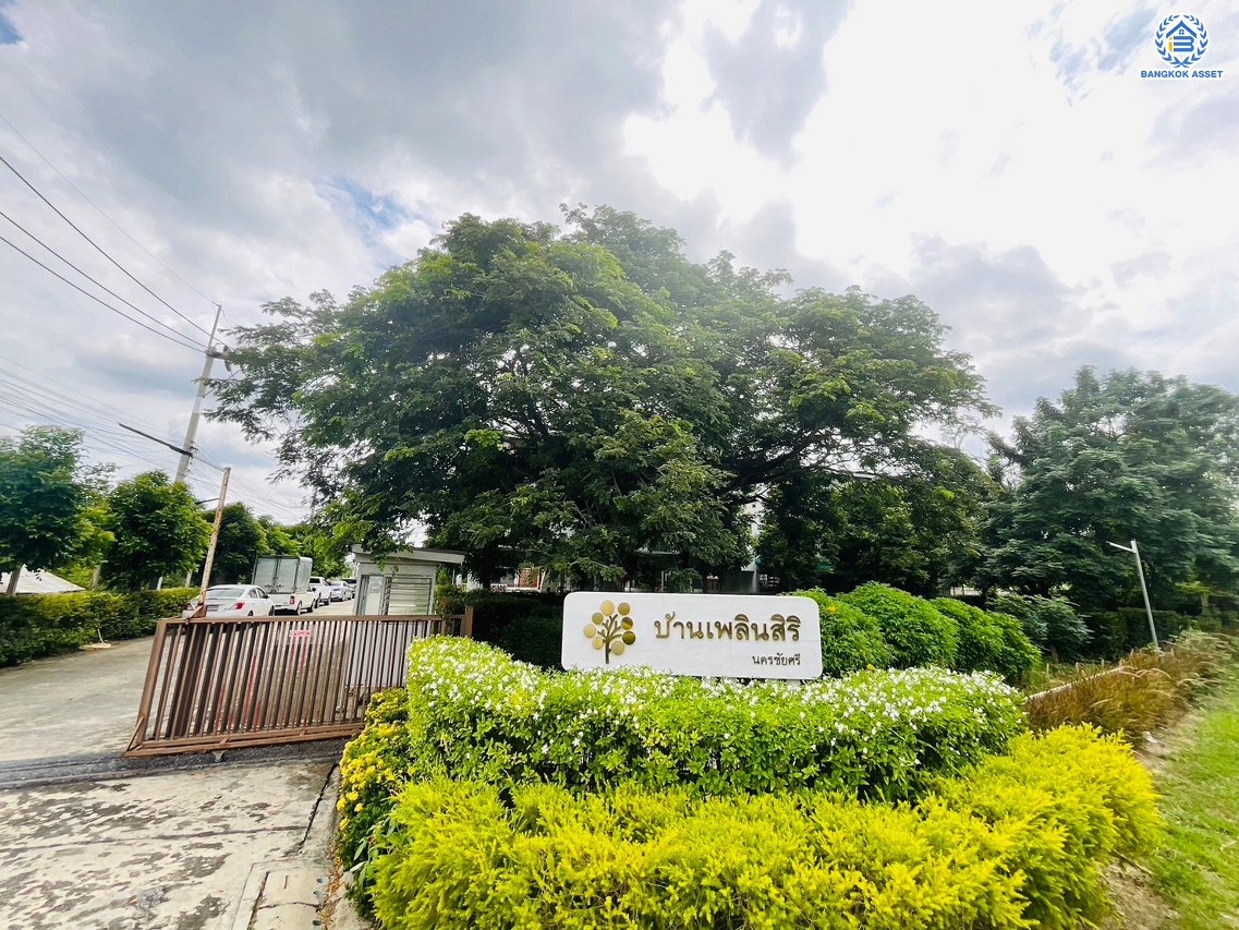 *****ทาวน์โฮมมือสองนนทบุรี โครงการ บ้านเพลินสิริ นครชัยศรี หลังริม เนื้อที่กว้างถึง 26.00 ตร.ว. พื้นที่ใช้สอย 200 ตร.ม. ฟังก์ชัน 3 ห้องนอน 3 ห้องน้ำ 1 ที่จอดรถ แถมฟรี! เครื่องปรับอากาศ, เครื่องทำน้ำอุ่น บนทำเลเดินทางสะดวก เชื่อมต่อ ถนนเพชรเกษม, ถนนบรมราชชนนี, ถนนแสงชูโต และจุดขึ้นทางด่วน "ทางหลวงพิเศษหมายเลข 81 (บางใหญ่-กาญจนบุรี)"