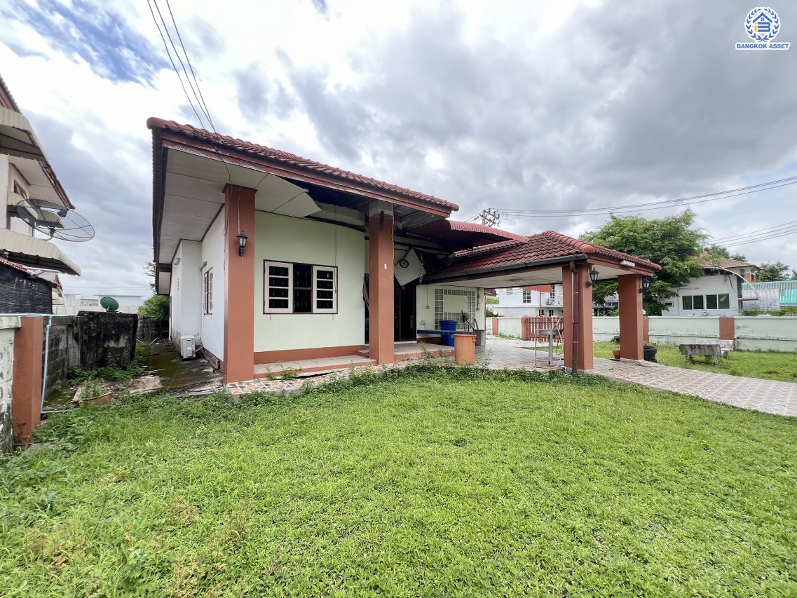 *****บ้านเดี่ยวมือสองนนทบุรี โครงการ มิตรประชาเพลส บางบัวทอง หลังมุม เนื้อที่กว้างถึง 107.20 ตร.ว. ฟังก์ชัน 3 ห้องนอน 2 ห้องน้ำ 4 ที่จอดรถ เชื่อมต่อถนนสะพานนนทบุรี-บางบัวทอง(345), ถนนกาญจนาภิเษก, ถนนบางกรวย-ไทรน้อย สามารถปรับทำเป็นโกดังเก็บของได้ หรือ จะทำเป็นออฟฟิศก็ได้ จองเลย!