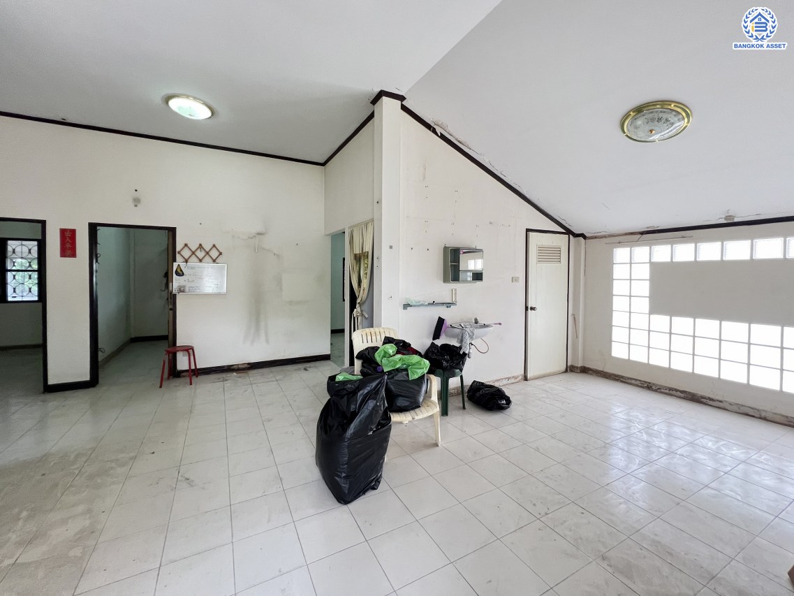 *****บ้านเดี่ยวมือสองนนทบุรี โครงการ มิตรประชาเพลส บางบัวทอง หลังมุม เนื้อที่กว้างถึง 107.20 ตร.ว. ฟังก์ชัน 3 ห้องนอน 2 ห้องน้ำ 4 ที่จอดรถ เชื่อมต่อถนนสะพานนนทบุรี-บางบัวทอง(345), ถนนกาญจนาภิเษก, ถนนบางกรวย-ไทรน้อย สามารถปรับทำเป็นโกดังเก็บของได้ หรือ จะทำเป็นออฟฟิศก็ได้ จองเลย!