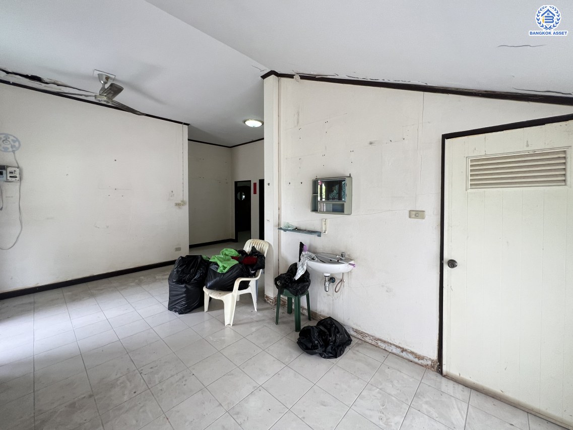 *****บ้านเดี่ยวมือสองนนทบุรี โครงการ มิตรประชาเพลส บางบัวทอง หลังมุม เนื้อที่กว้างถึง 107.20 ตร.ว. ฟังก์ชัน 3 ห้องนอน 2 ห้องน้ำ 4 ที่จอดรถ เชื่อมต่อถนนสะพานนนทบุรี-บางบัวทอง(345), ถนนกาญจนาภิเษก, ถนนบางกรวย-ไทรน้อย สามารถปรับทำเป็นโกดังเก็บของได้ หรือ จะทำเป็นออฟฟิศก็ได้ จองเลย!