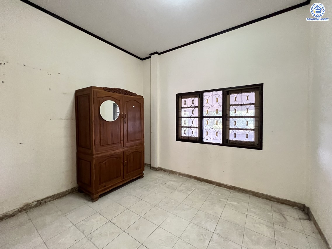 *****บ้านเดี่ยวมือสองนนทบุรี โครงการ มิตรประชาเพลส บางบัวทอง หลังมุม เนื้อที่กว้างถึง 107.20 ตร.ว. ฟังก์ชัน 3 ห้องนอน 2 ห้องน้ำ 4 ที่จอดรถ เชื่อมต่อถนนสะพานนนทบุรี-บางบัวทอง(345), ถนนกาญจนาภิเษก, ถนนบางกรวย-ไทรน้อย สามารถปรับทำเป็นโกดังเก็บของได้ หรือ จะทำเป็นออฟฟิศก็ได้ จองเลย!