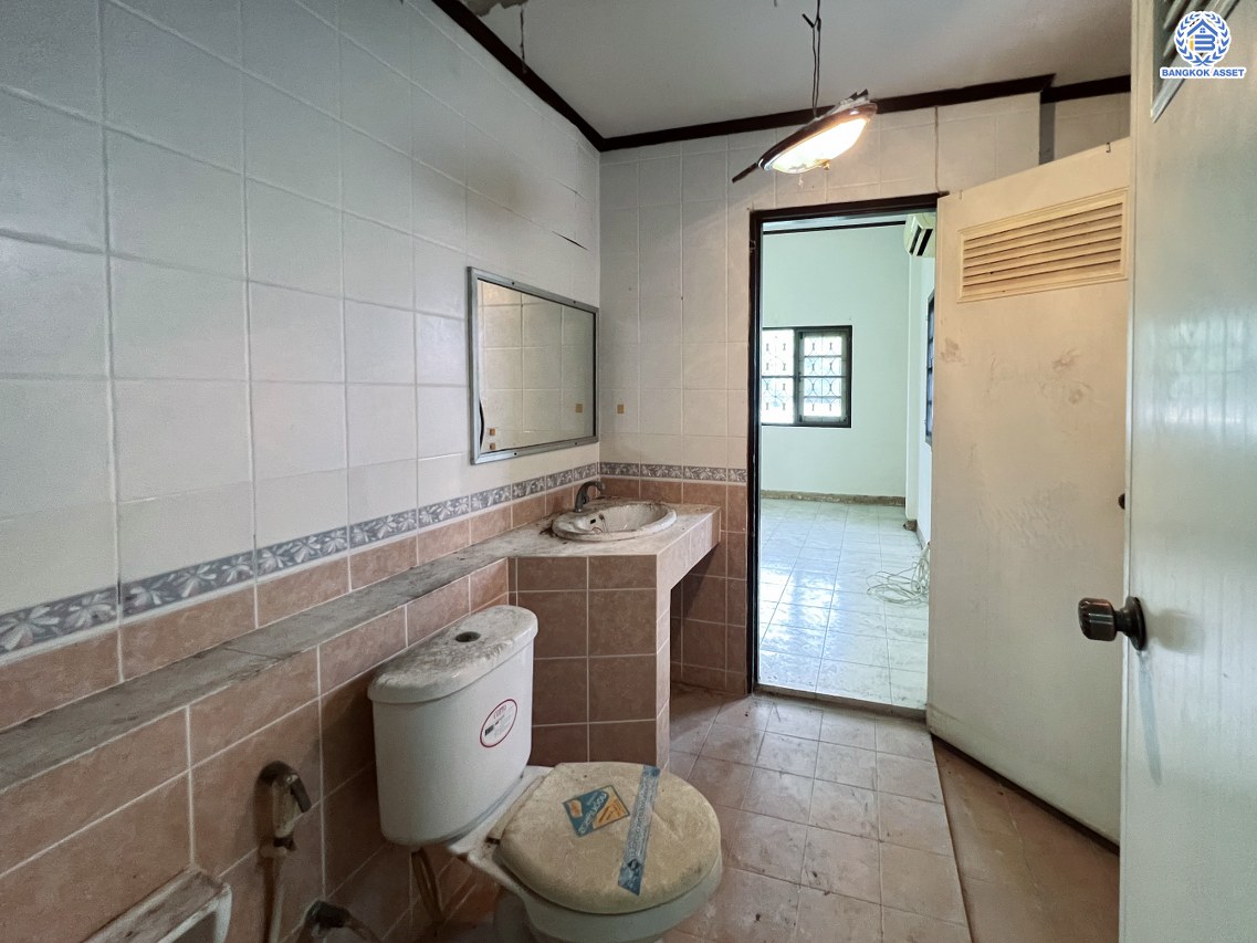 *****บ้านเดี่ยวมือสองนนทบุรี โครงการ มิตรประชาเพลส บางบัวทอง หลังมุม เนื้อที่กว้างถึง 107.20 ตร.ว. ฟังก์ชัน 3 ห้องนอน 2 ห้องน้ำ 4 ที่จอดรถ เชื่อมต่อถนนสะพานนนทบุรี-บางบัวทอง(345), ถนนกาญจนาภิเษก, ถนนบางกรวย-ไทรน้อย สามารถปรับทำเป็นโกดังเก็บของได้ หรือ จะทำเป็นออฟฟิศก็ได้ จองเลย!