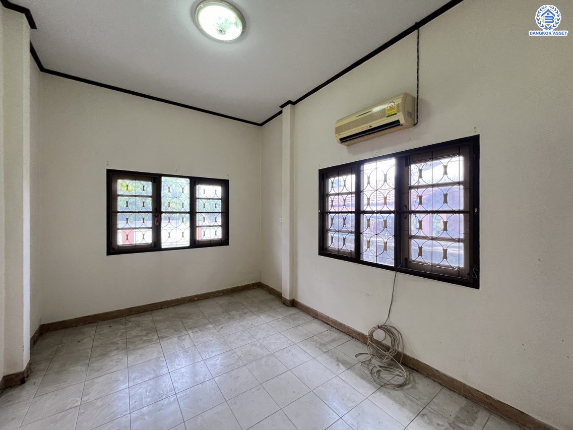 *****บ้านเดี่ยวมือสองนนทบุรี โครงการ มิตรประชาเพลส บางบัวทอง หลังมุม เนื้อที่กว้างถึง 107.20 ตร.ว. ฟังก์ชัน 3 ห้องนอน 2 ห้องน้ำ 4 ที่จอดรถ เชื่อมต่อถนนสะพานนนทบุรี-บางบัวทอง(345), ถนนกาญจนาภิเษก, ถนนบางกรวย-ไทรน้อย สามารถปรับทำเป็นโกดังเก็บของได้ หรือ จะทำเป็นออฟฟิศก็ได้ จองเลย!