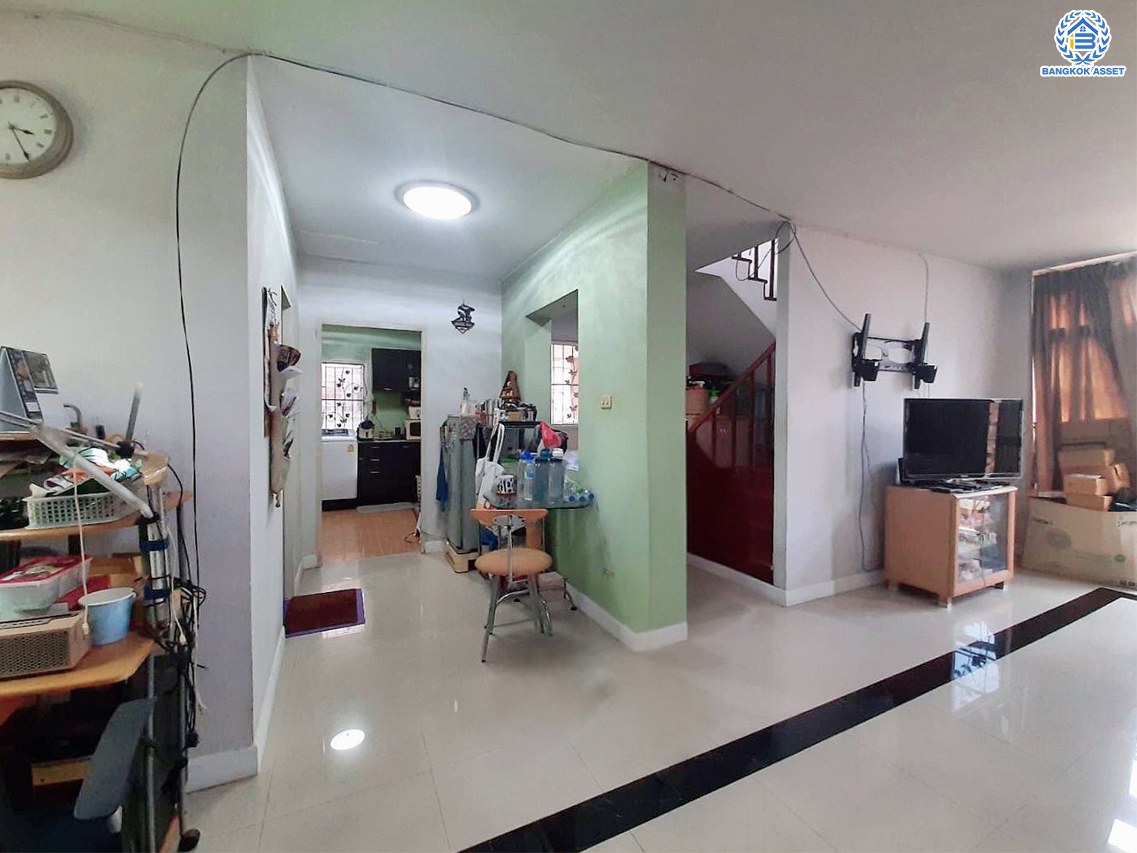 *****บ้านเดี่ยวมือสองกรุงเทพฯ โครงการ ลลิล อินเดอะพาร์ค วัชรพล-พหลโยธิน เนื้อที่ดิน 54.40 ตร.ว. พื้นที่ใช้สอย 156.76 ตร.ม. ฟังก์ชัน 3 ห้องนอน 2 ห้องน้ำ 2 ที่จอดรถ แถมฟรี! เครื่องปรับอากาศ, เครื่องทำน้ำอุ่น บนทำเลเดินทางสะดวก เชื่อมต่อถนนวชัรพล, ถนนเทพรักษ์, ถนนสุขาภิบาล5, ถนนพหลโยธิน ใกล้รถไฟฟ้าสายสีชมพู "สถานีวชัรพล" และใกล้จุดขึ้นทางด่วน "รามอินทรา-อาจณรงค์"