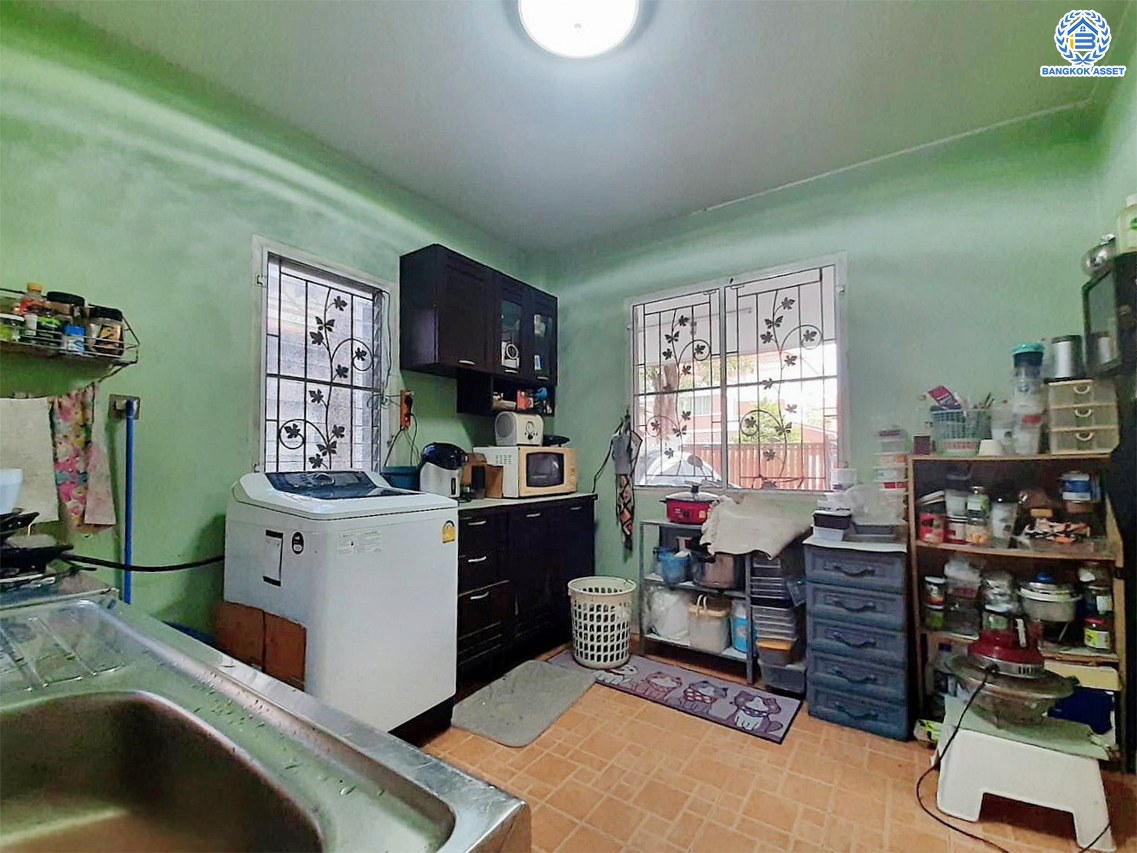 *****บ้านเดี่ยวมือสองกรุงเทพฯ โครงการ ลลิล อินเดอะพาร์ค วัชรพล-พหลโยธิน เนื้อที่ดิน 54.40 ตร.ว. พื้นที่ใช้สอย 156.76 ตร.ม. ฟังก์ชัน 3 ห้องนอน 2 ห้องน้ำ 2 ที่จอดรถ แถมฟรี! เครื่องปรับอากาศ, เครื่องทำน้ำอุ่น บนทำเลเดินทางสะดวก เชื่อมต่อถนนวชัรพล, ถนนเทพรักษ์, ถนนสุขาภิบาล5, ถนนพหลโยธิน ใกล้รถไฟฟ้าสายสีชมพู "สถานีวชัรพล" และใกล้จุดขึ้นทางด่วน "รามอินทรา-อาจณรงค์"