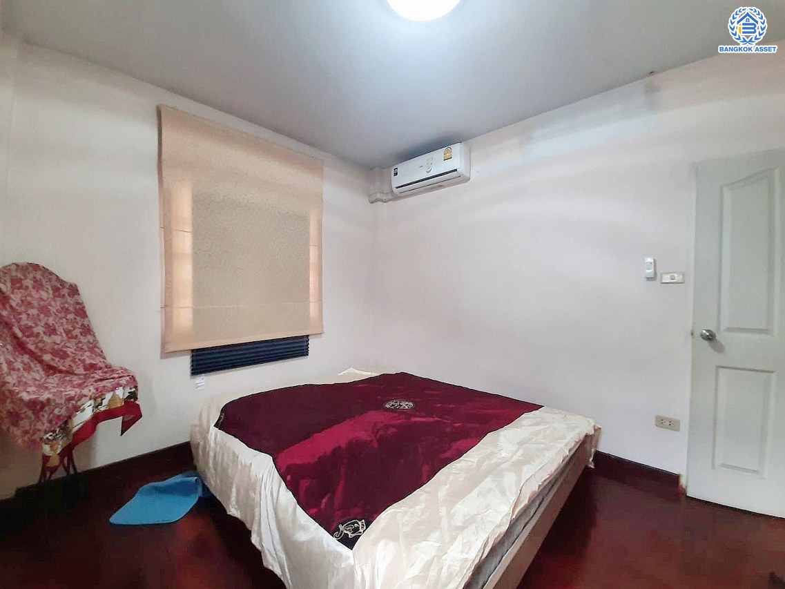 *****บ้านเดี่ยวมือสองกรุงเทพฯ โครงการ ลลิล อินเดอะพาร์ค วัชรพล-พหลโยธิน เนื้อที่ดิน 54.40 ตร.ว. พื้นที่ใช้สอย 156.76 ตร.ม. ฟังก์ชัน 3 ห้องนอน 2 ห้องน้ำ 2 ที่จอดรถ แถมฟรี! เครื่องปรับอากาศ, เครื่องทำน้ำอุ่น บนทำเลเดินทางสะดวก เชื่อมต่อถนนวชัรพล, ถนนเทพรักษ์, ถนนสุขาภิบาล5, ถนนพหลโยธิน ใกล้รถไฟฟ้าสายสีชมพู "สถานีวชัรพล" และใกล้จุดขึ้นทางด่วน "รามอินทรา-อาจณรงค์"