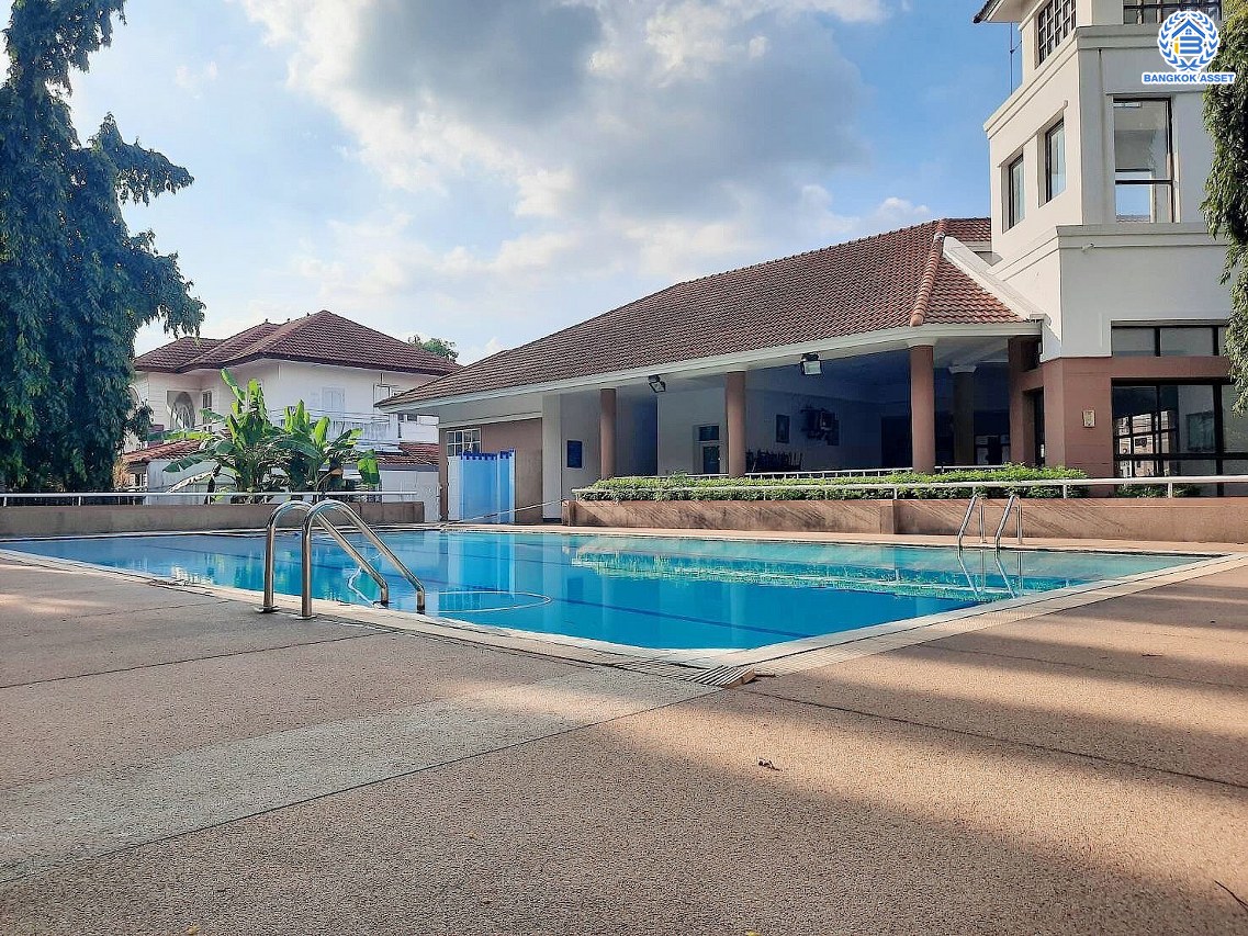 *****บ้านเดี่ยวมือสองกรุงเทพฯ โครงการ ลลิล อินเดอะพาร์ค วัชรพล-พหลโยธิน เนื้อที่ดิน 54.40 ตร.ว. พื้นที่ใช้สอย 156.76 ตร.ม. ฟังก์ชัน 3 ห้องนอน 2 ห้องน้ำ 2 ที่จอดรถ แถมฟรี! เครื่องปรับอากาศ, เครื่องทำน้ำอุ่น บนทำเลเดินทางสะดวก เชื่อมต่อถนนวชัรพล, ถนนเทพรักษ์, ถนนสุขาภิบาล5, ถนนพหลโยธิน ใกล้รถไฟฟ้าสายสีชมพู "สถานีวชัรพล" และใกล้จุดขึ้นทางด่วน "รามอินทรา-อาจณรงค์"