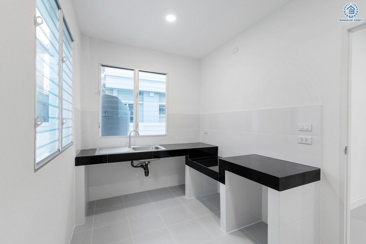 บ้านมือสองตกแต่งใหม่ โครงการ ชัยพฤกษ์ บางใหญ่ หลังริม บ้านเดี่ยวแบรนด์คุณภาพ L&H สภาพแวดล้อมดี พร้อม Facilities ครบครัน บนเนื้อที่ 52.50 ตร.ว. พื้นที่ใช้สอย 282.93 ตร.ม. ฟังก์ชัน 3 ห้องนอน 3 ห้องน้ำ จอดรถได้ 2 คัน บนทำเลเดินทางสะดวก ใกล้รถไฟฟ้าสายสีม่วง "สถานีคลองบางไผ่" และเพียง 5 นาทีถึงเซ็นทรัล เวสต์เกต