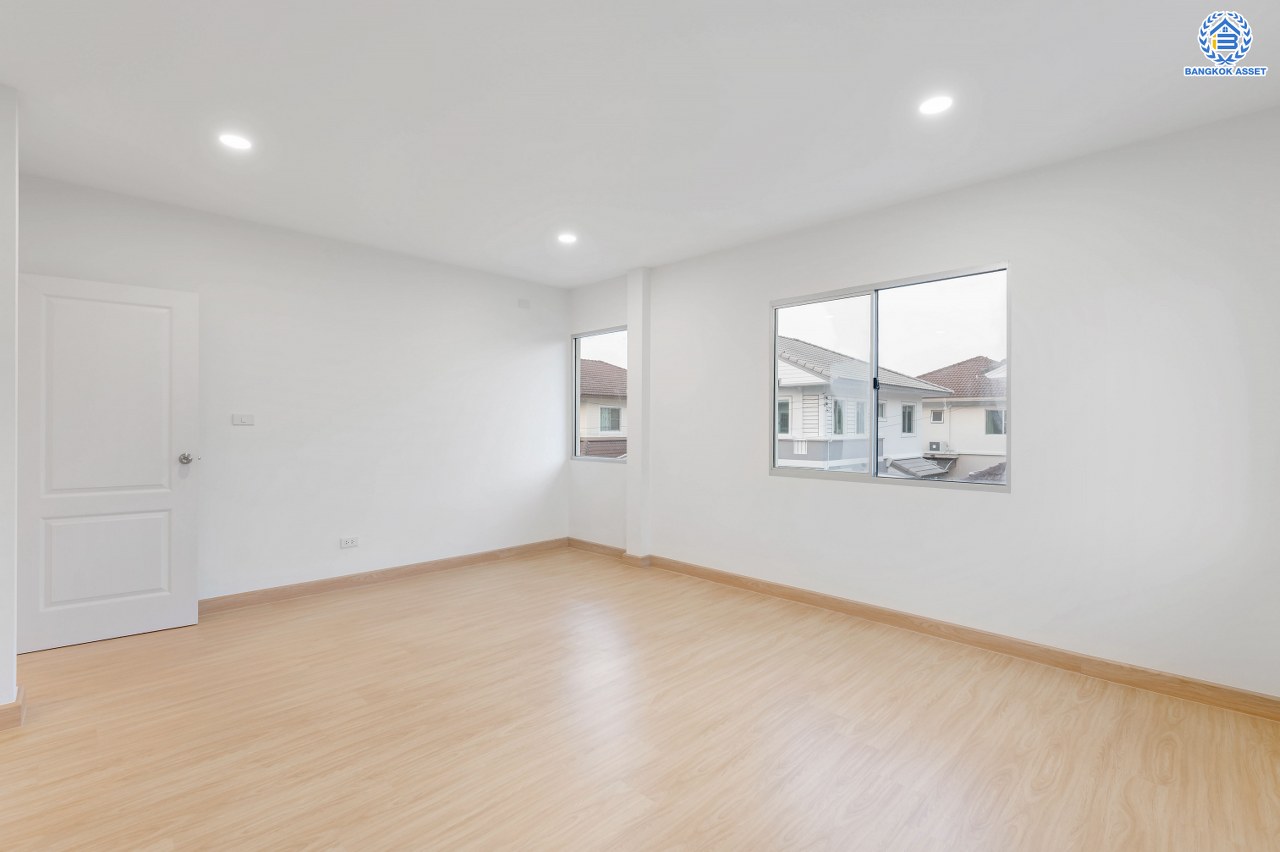 บ้านมือสองตกแต่งใหม่ โครงการ ชัยพฤกษ์ บางใหญ่ หลังริม บ้านเดี่ยวแบรนด์คุณภาพ L&H สภาพแวดล้อมดี พร้อม Facilities ครบครัน บนเนื้อที่ 52.50 ตร.ว. พื้นที่ใช้สอย 282.93 ตร.ม. ฟังก์ชัน 3 ห้องนอน 3 ห้องน้ำ จอดรถได้ 2 คัน บนทำเลเดินทางสะดวก ใกล้รถไฟฟ้าสายสีม่วง "สถานีคลองบางไผ่" และเพียง 5 นาทีถึงเซ็นทรัล เวสต์เกต