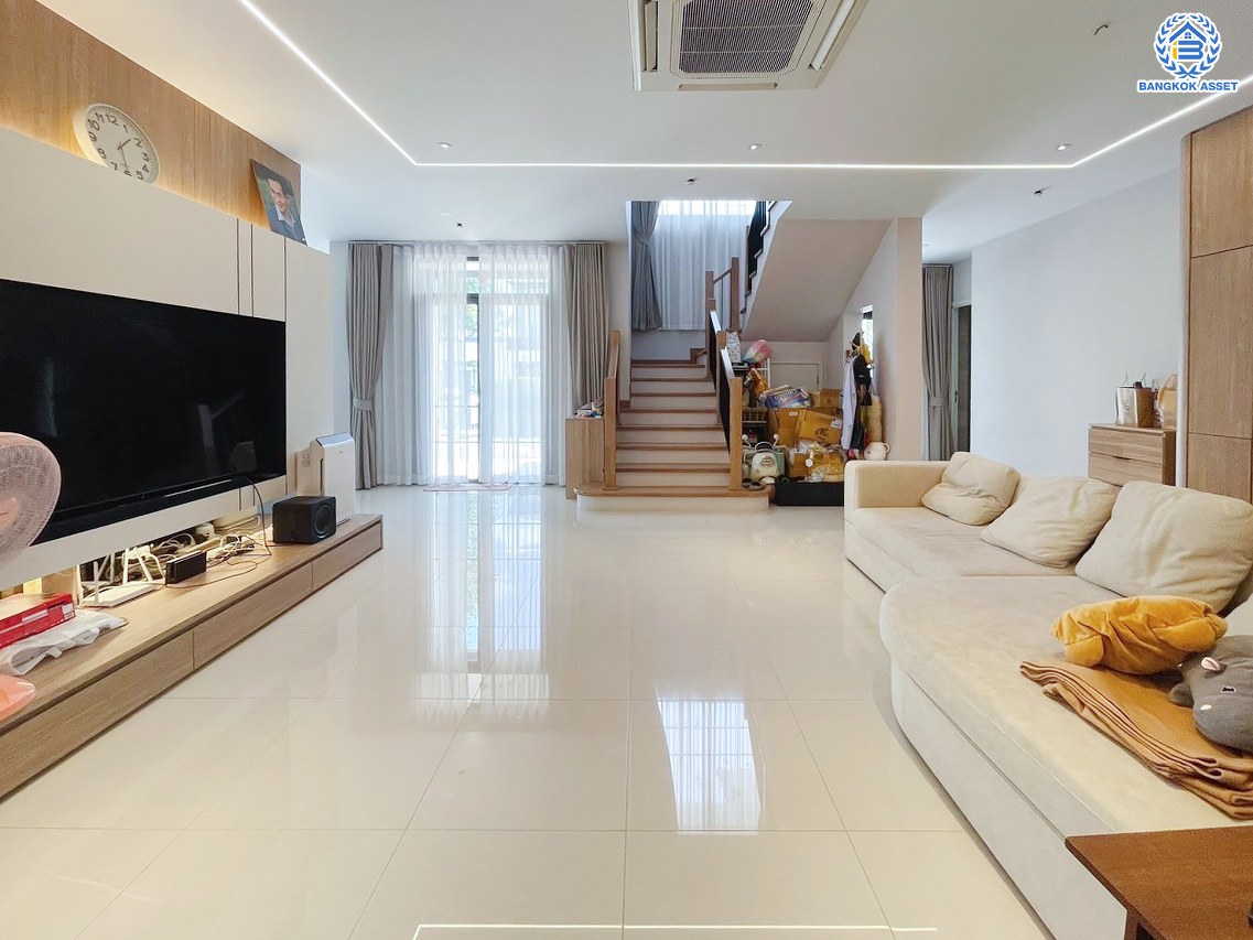 *****บ้านเดี่ยวมือสอง โครงการ พรรณา พุทธมณฑลสาย3 หลังริม บนเนื้อที่ 107 ตร.ว. พื้นที่ใช้สอย 304.00 ตร.ม. ฟังก์ชัน 4 ห้องนอน 5 ห้องน้ำ จอดรถได้ 3 คัน แถมฟรี! เครื่องปรับอากาศ, เครื่องทำน้ำอุ่น บนทำเลเชื่อมต่อหลายเส้นทาง อาทิถนนบางแวก, ถนนพุทธมณฑลสาย3, ถนนอุทยาน, ถนนบรมราชชนนี, ถนนเพชรเกษม  จองเลย